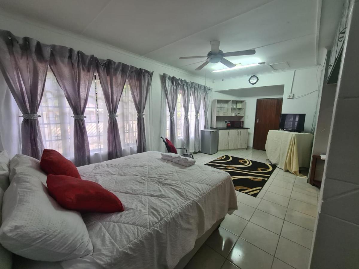Chantelle's Overnight Homestay *