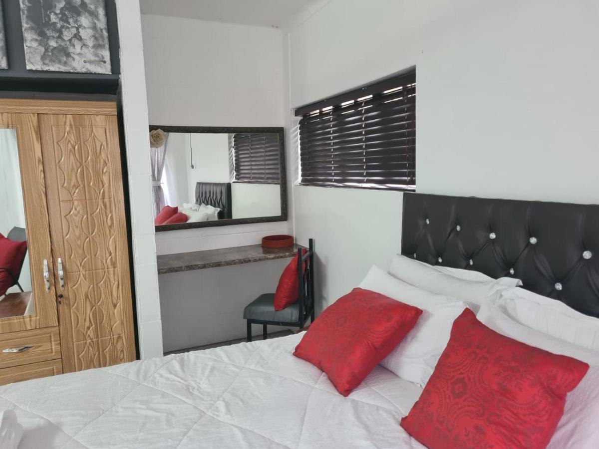 Chantelle's Overnight Homestay *